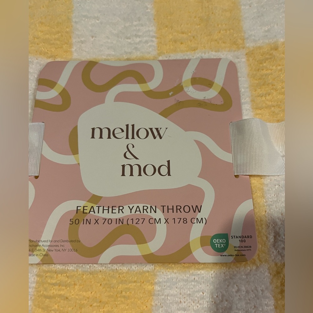 Mellow and mod checkered throw